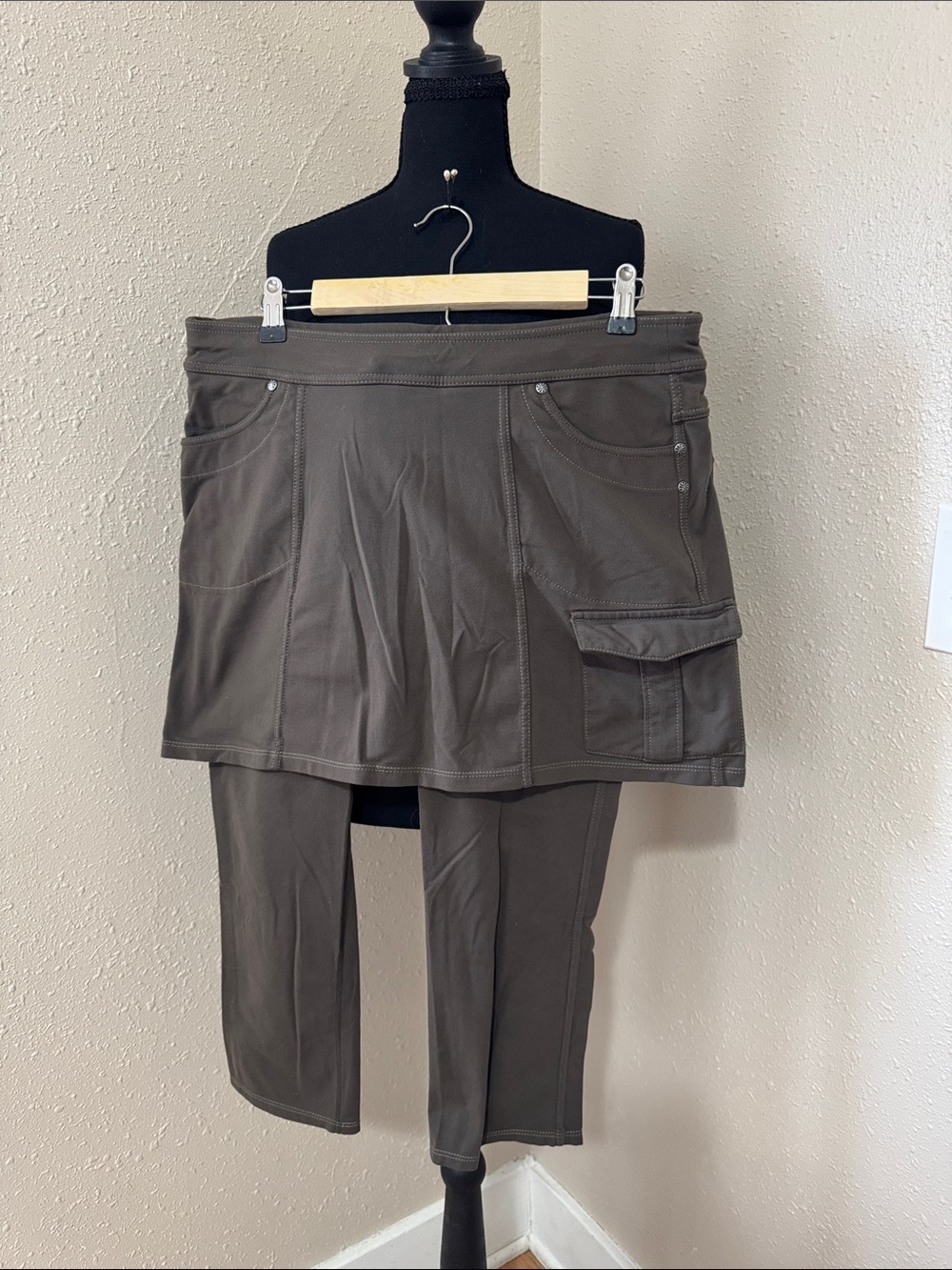 Athleta Olive/Taupe Skirted Leggings with Cargo Pocket